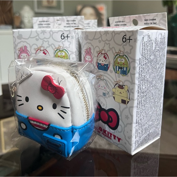 Hello Kitty and Friends Miniature Collectible Bag Charm / Keychain - Picture 2 of 4